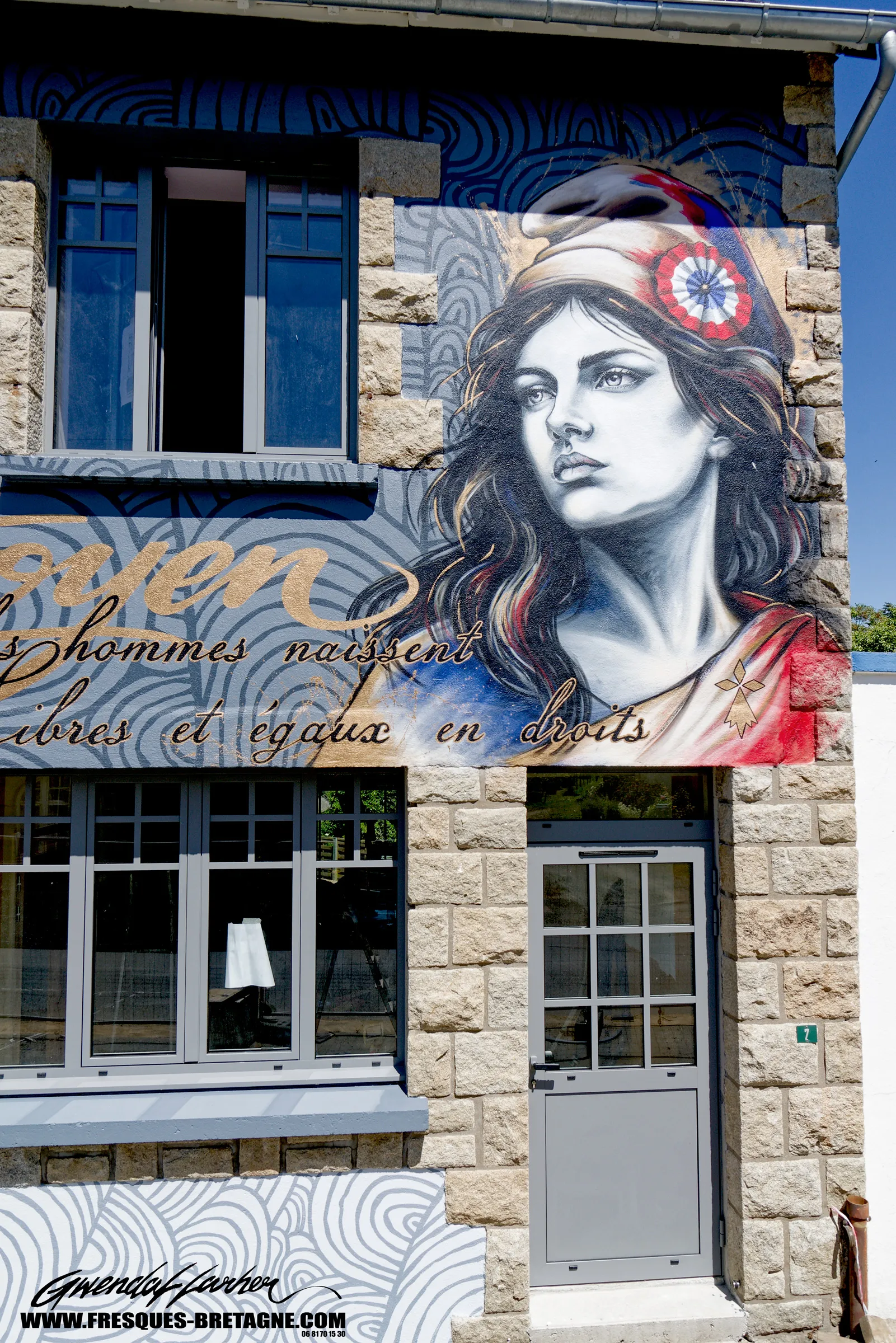 Détail du portrait de la Marianne peint en fresque citoyenne, mairie de Trémel